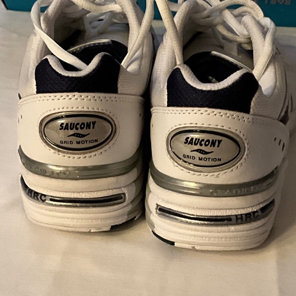 NIB SAUCONY Grid Motion 4 Leather Sneakers Size 10 White/Navy - Picture 4 of 13